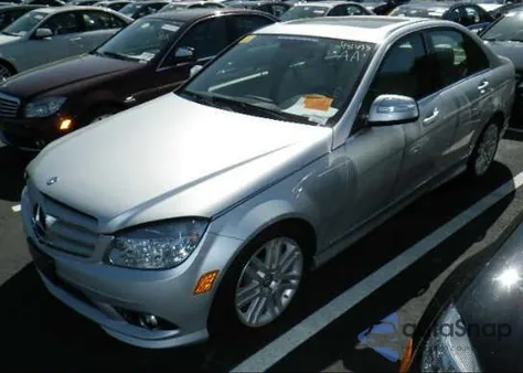 2009 Mercedes-Benz C300 4 Matic z USA, uszkodzony, nr VIN WDDGF81X19R085081